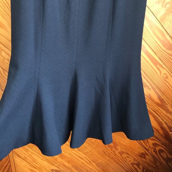 Dress the Population Tessa Crepe Halter Midi Dress Navy Blue - Picture 5 of 8